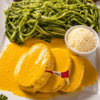 Tallarines Verdes Con Pollo