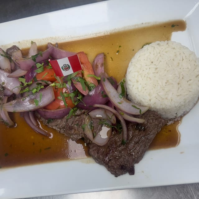 Bistec Encebollado.