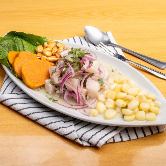 Ceviche de Pescado Corvina.